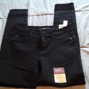 Jordache Jet Black NWT Skinny jeans